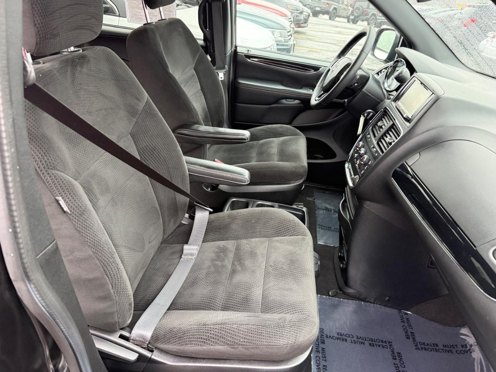 Dodge Grand Caravan Vehicle Full-screen Gallery Image 06