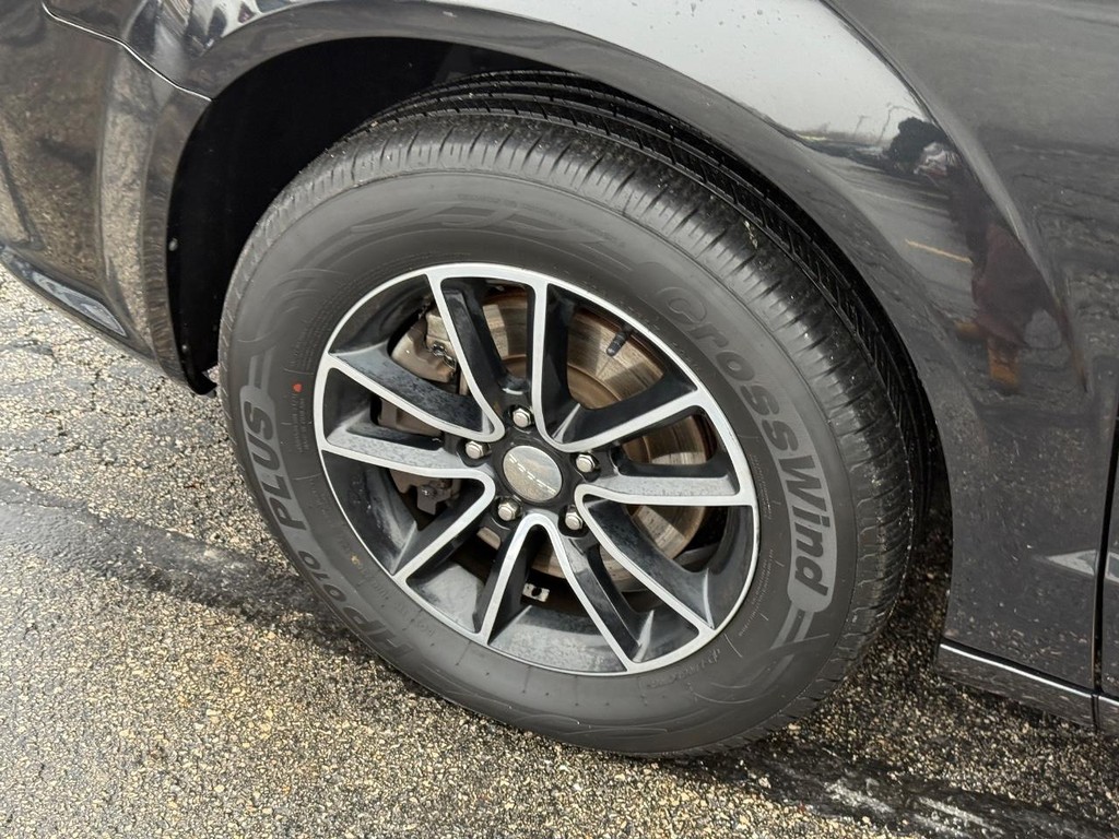 Dodge Grand Caravan Vehicle Full-screen Gallery Image 11