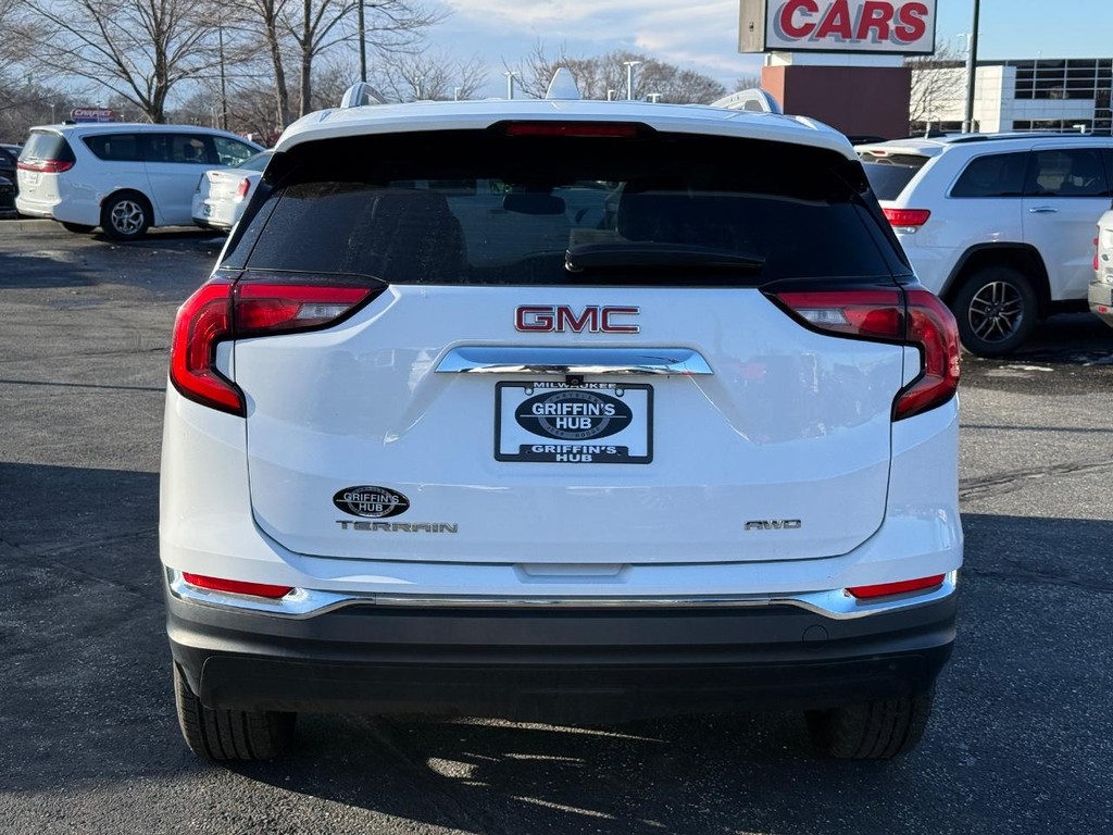GMC Terrain Vehicle Full-screen Gallery Image 04