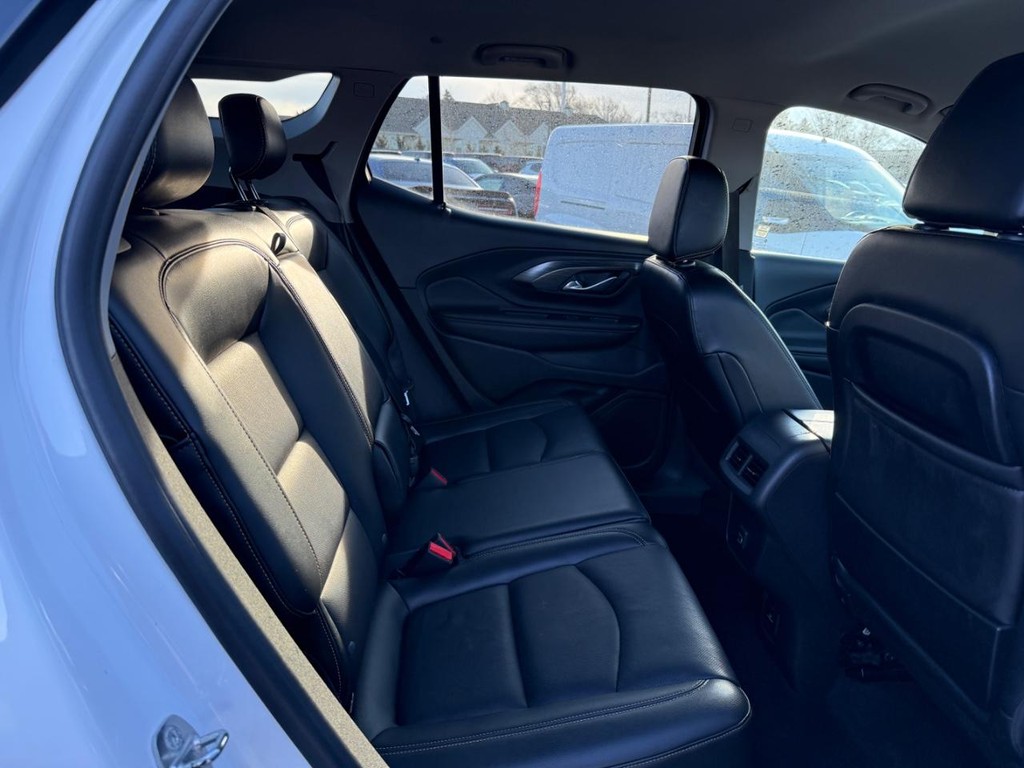 GMC Terrain Vehicle Full-screen Gallery Image 07