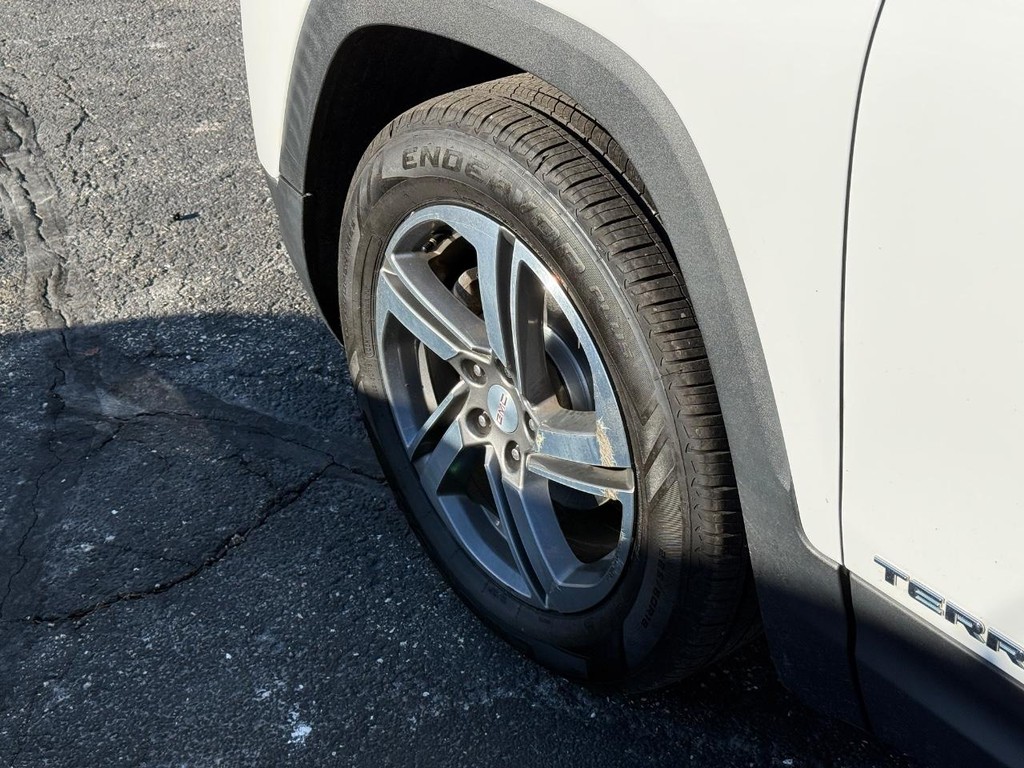GMC Terrain Vehicle Full-screen Gallery Image 11