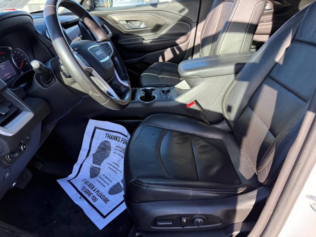 GMC Terrain Vehicle Full-screen Gallery Image 12