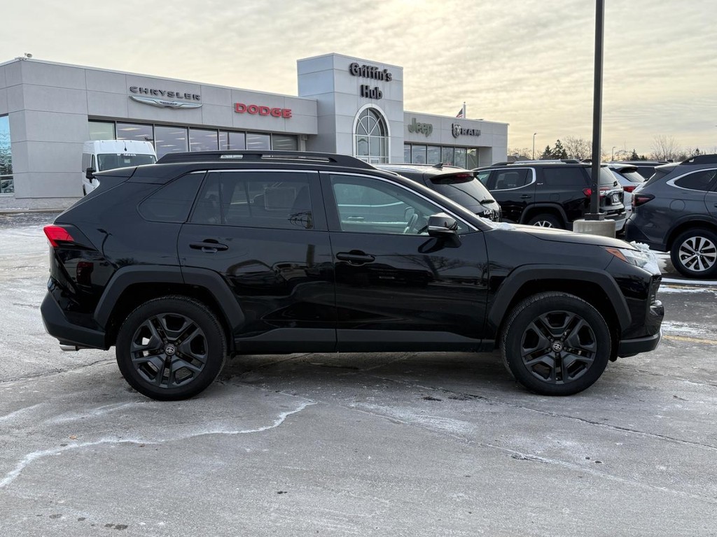 Toyota RAV4 Vehicle Full-screen Gallery Image 02