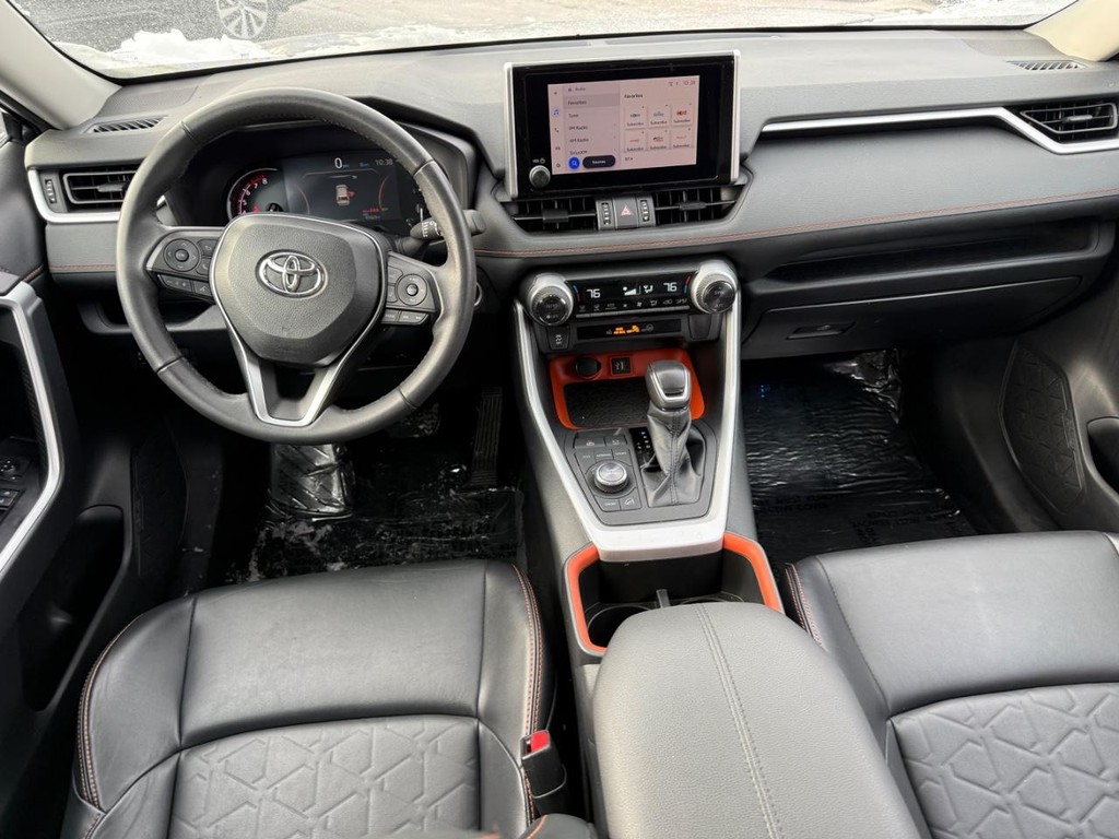 Toyota RAV4 Vehicle Full-screen Gallery Image 08