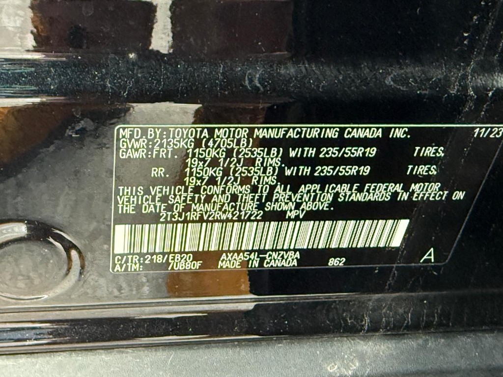 Toyota RAV4 Vehicle Full-screen Gallery Image 14