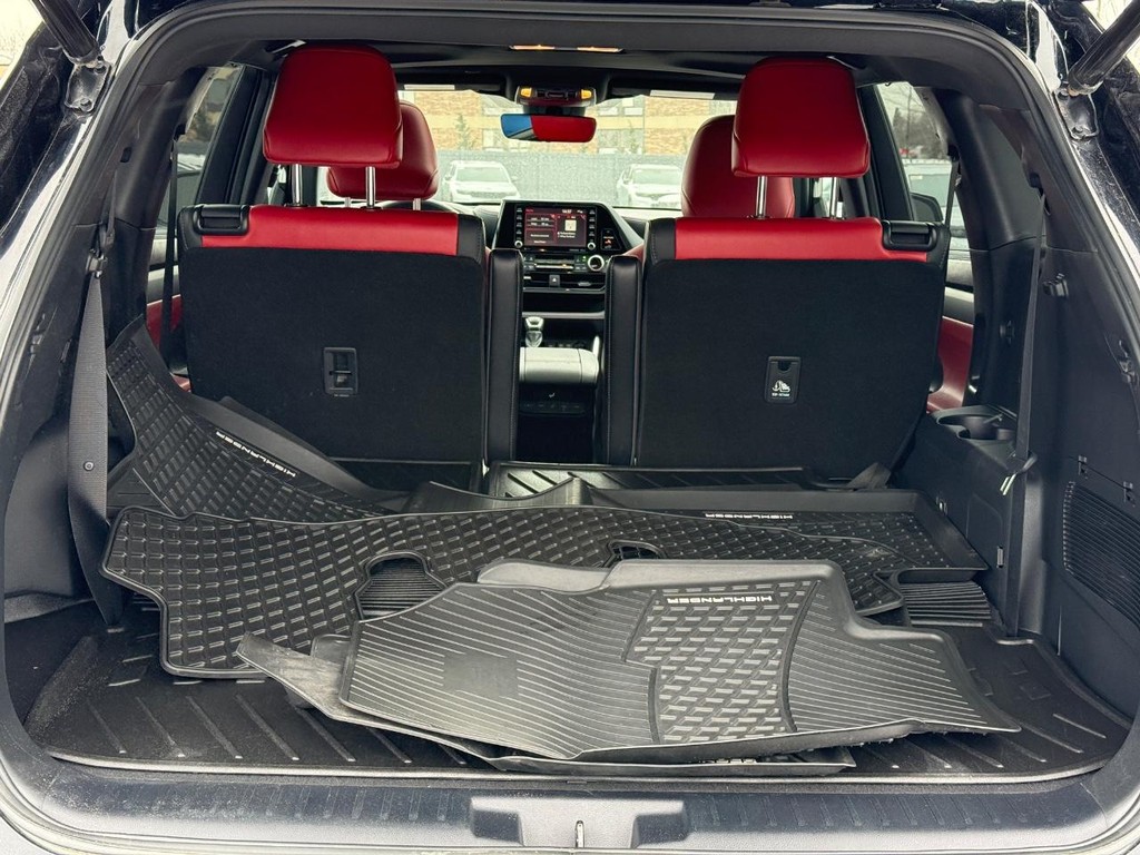 Toyota Highlander Vehicle Full-screen Gallery Image 05