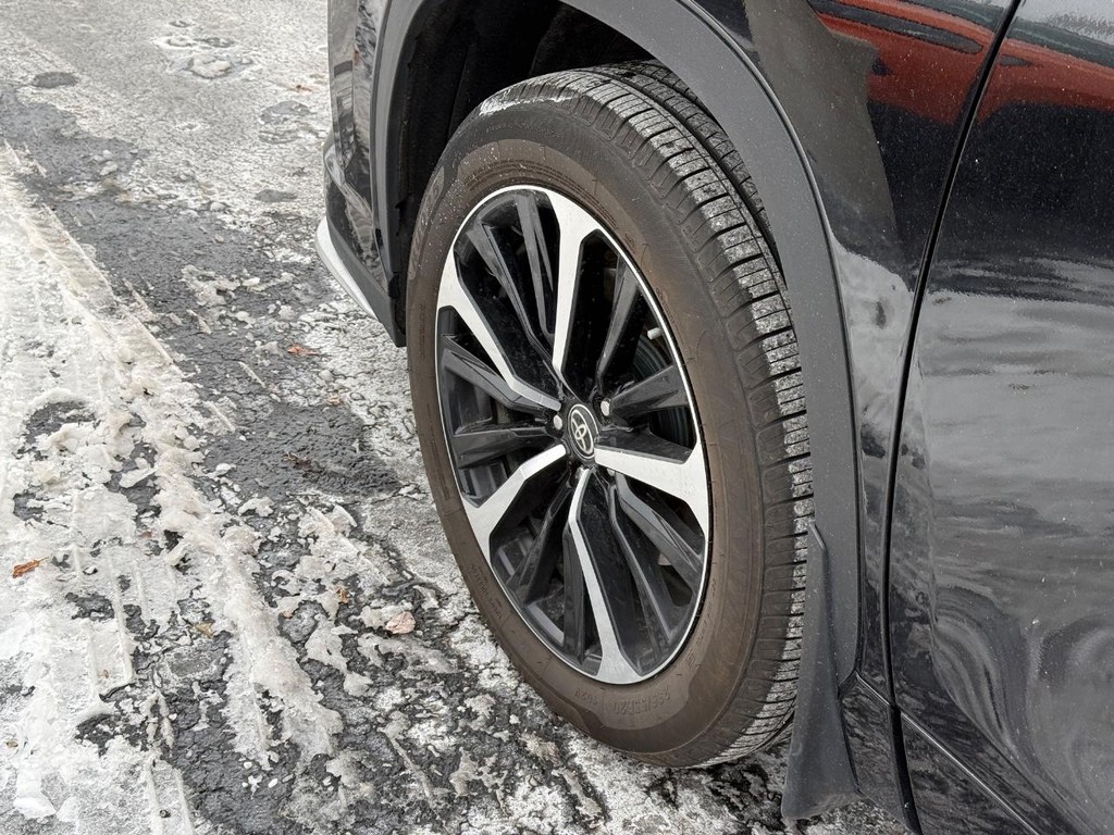 Toyota Highlander Vehicle Full-screen Gallery Image 11