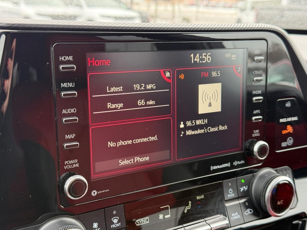 Toyota Highlander Vehicle Full-screen Gallery Image 17