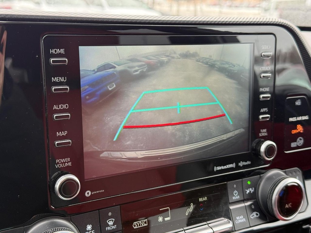 Toyota Highlander Vehicle Full-screen Gallery Image 18