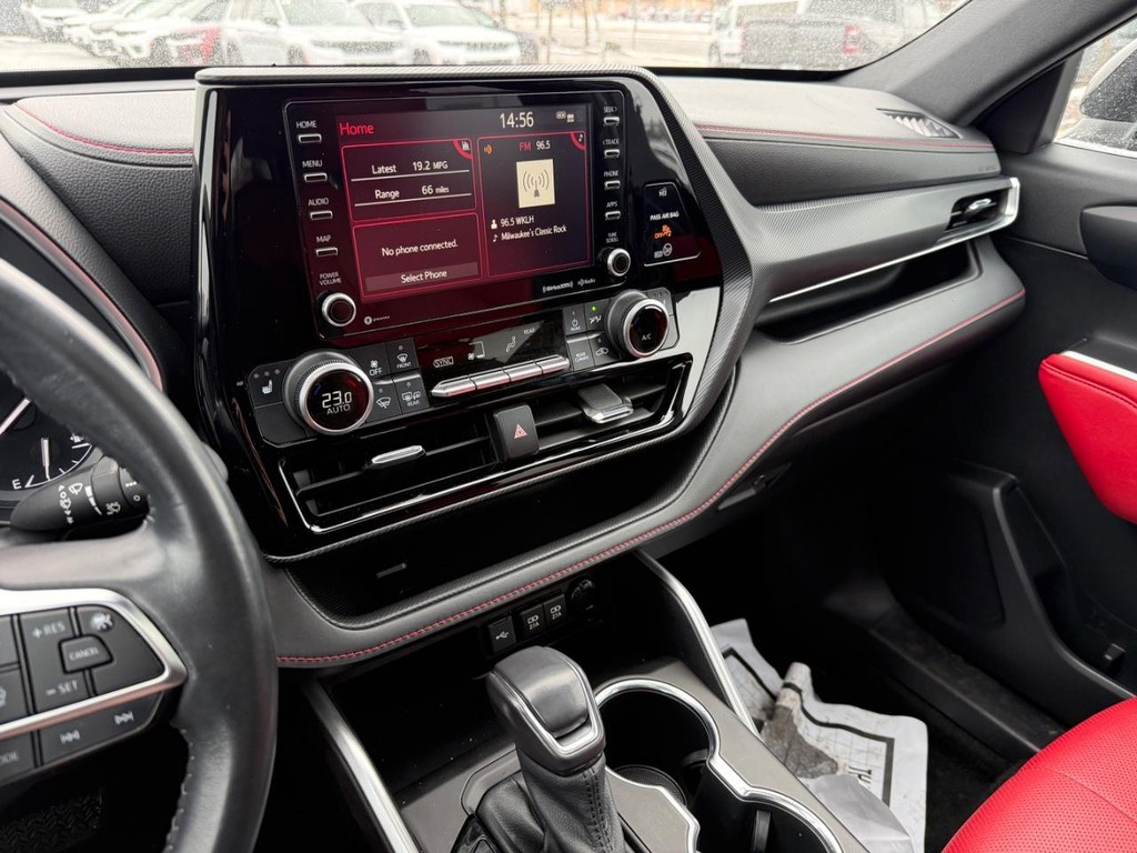 Toyota Highlander Vehicle Full-screen Gallery Image 19