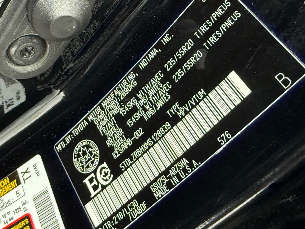 Toyota Highlander Vehicle Full-screen Gallery Image 24