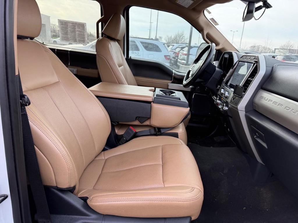 Ford Super Duty F-250 SRW Vehicle Full-screen Gallery Image 05