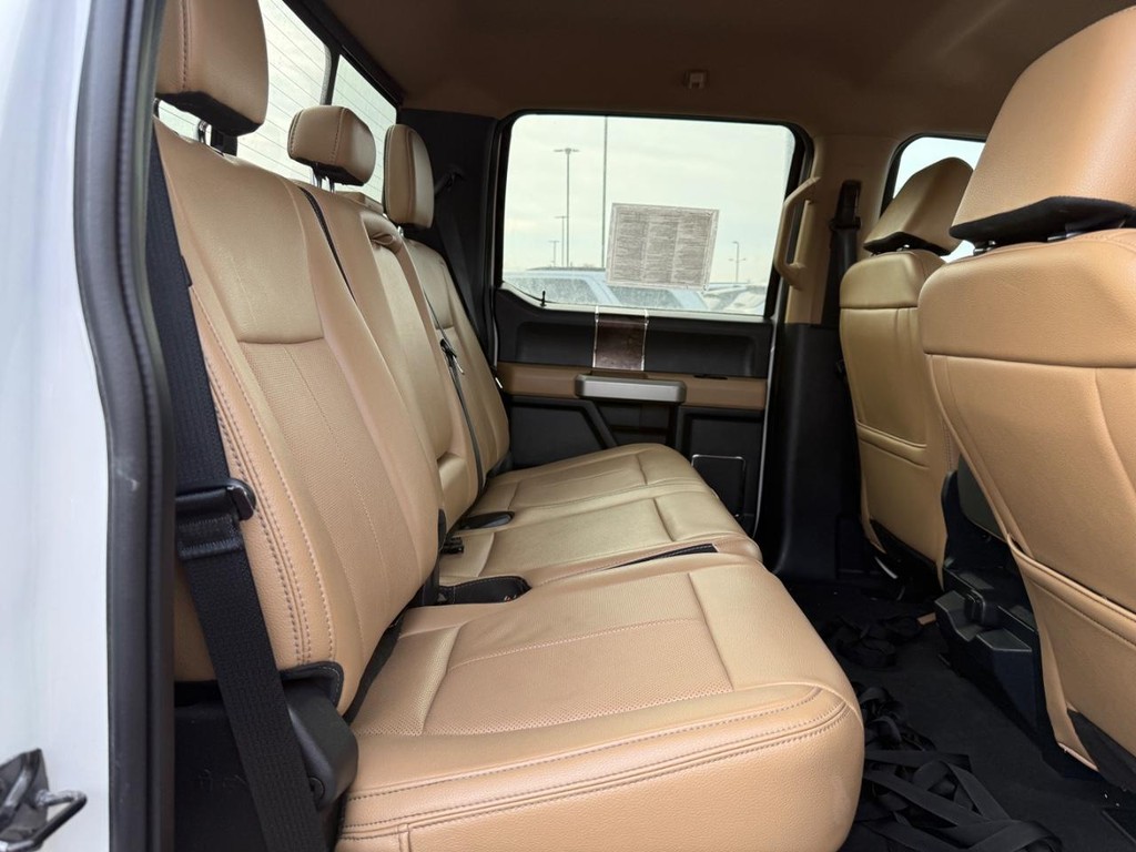 Ford Super Duty F-250 SRW Vehicle Full-screen Gallery Image 06