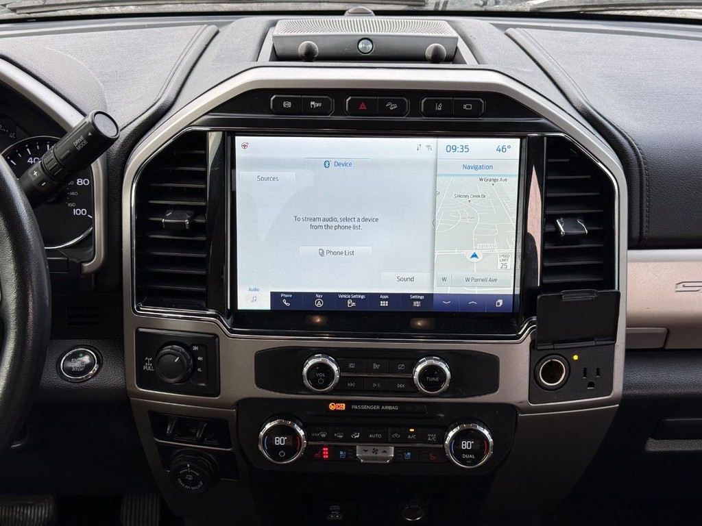 Ford Super Duty F-250 SRW Vehicle Full-screen Gallery Image 08