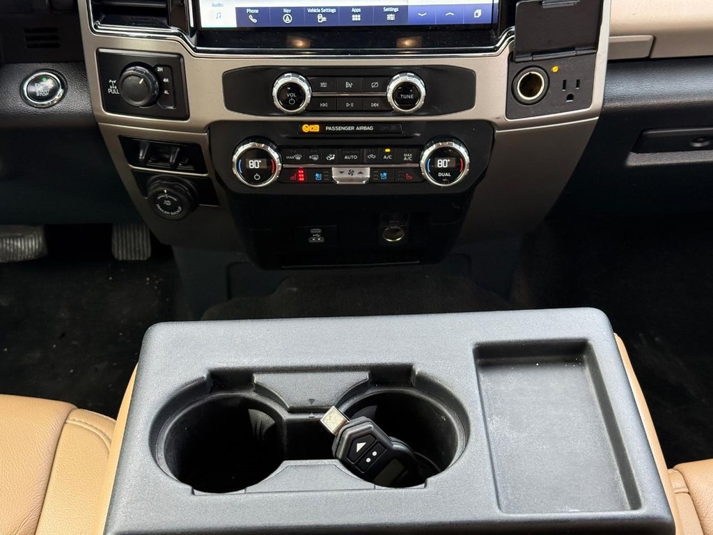 Ford Super Duty F-250 SRW Vehicle Full-screen Gallery Image 09