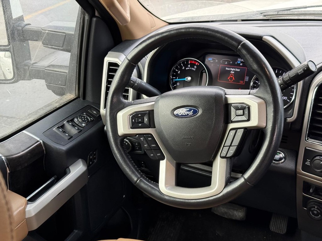 Ford Super Duty F-250 SRW Vehicle Full-screen Gallery Image 10