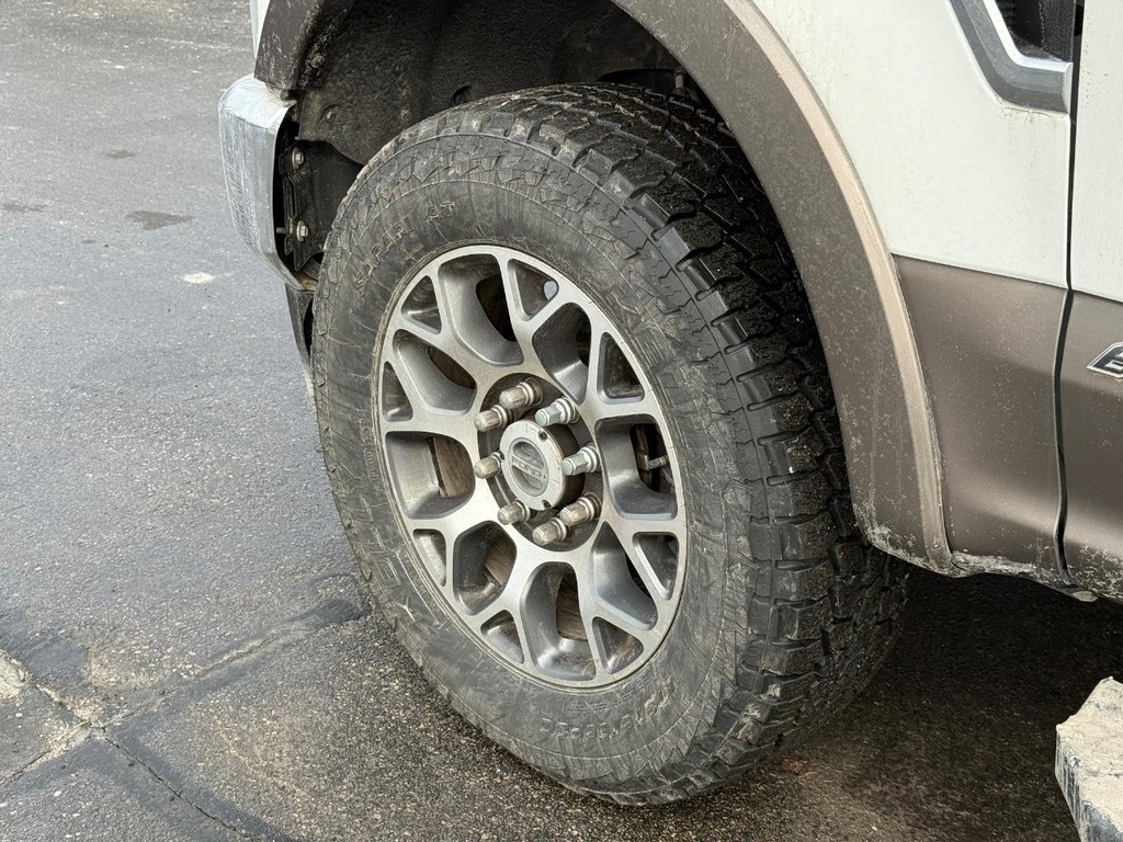 Ford Super Duty F-250 SRW Vehicle Full-screen Gallery Image 13