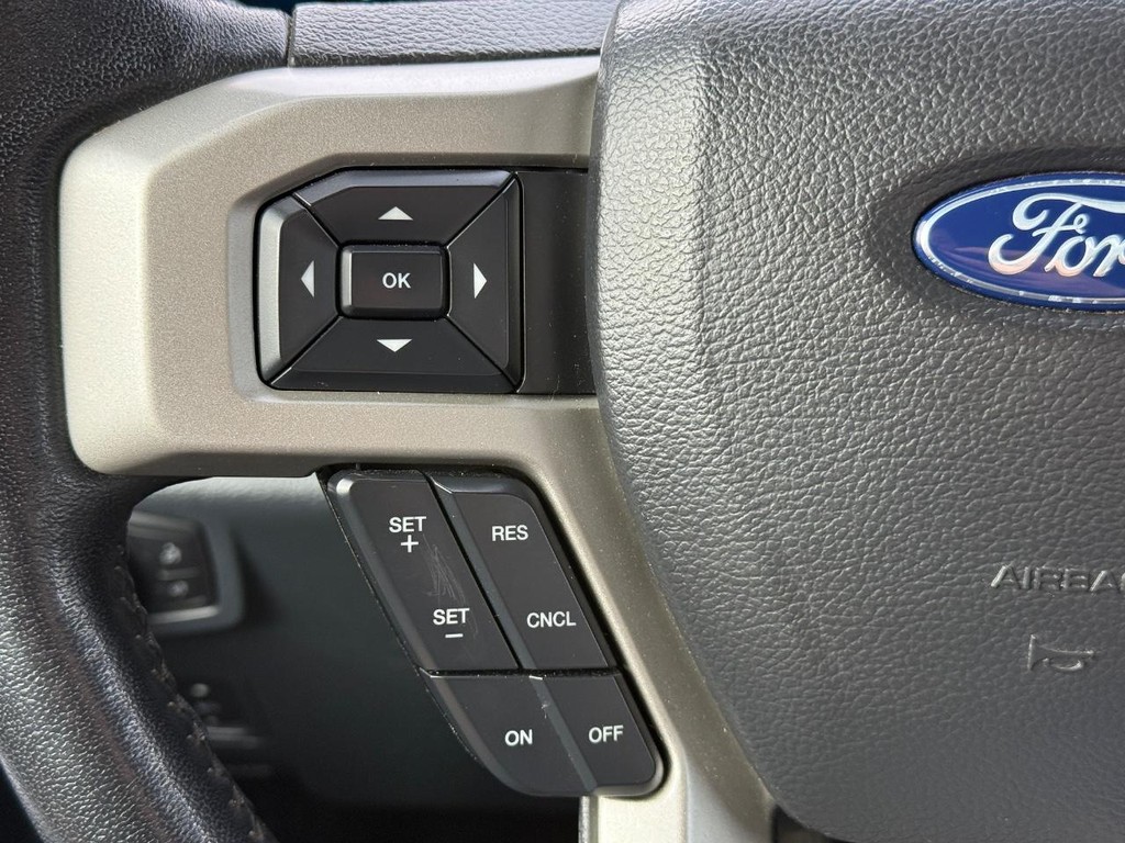 Ford Super Duty F-250 SRW Vehicle Full-screen Gallery Image 14