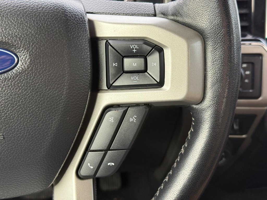 Ford Super Duty F-250 SRW Vehicle Full-screen Gallery Image 15