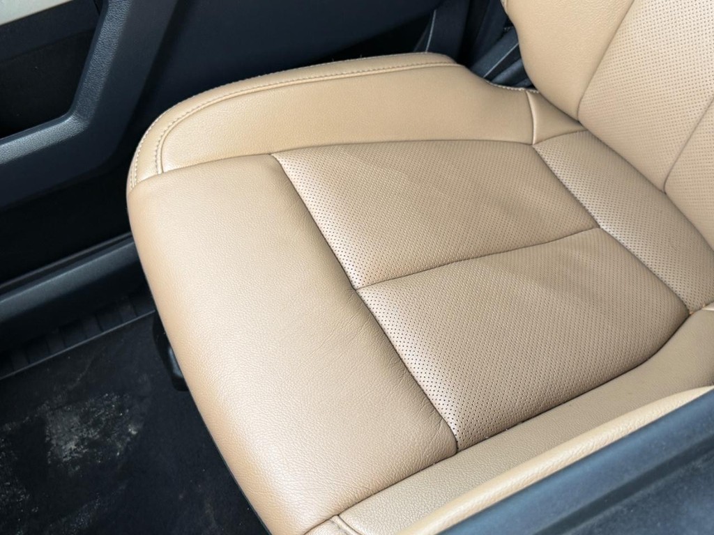 Ford Super Duty F-250 SRW Vehicle Full-screen Gallery Image 20