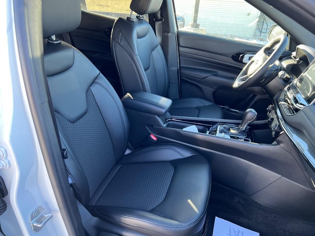 Jeep Compass Vehicle Full-screen Gallery Image 06