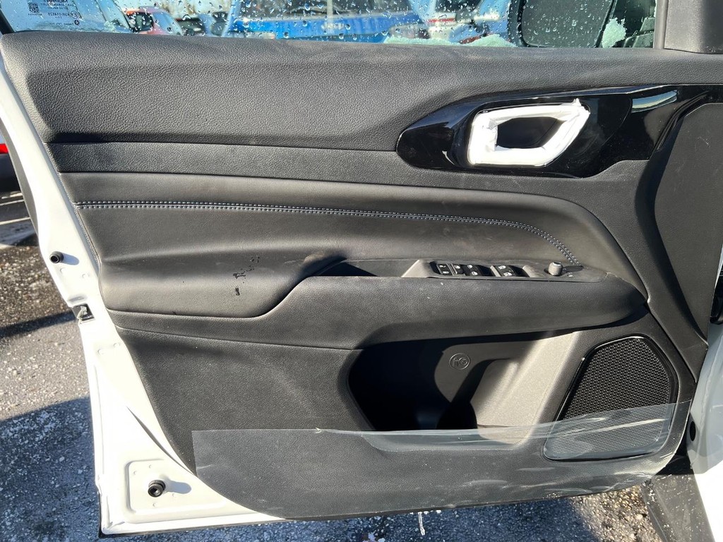 Jeep Compass Vehicle Full-screen Gallery Image 10