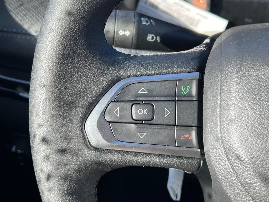 Jeep Compass Vehicle Full-screen Gallery Image 11