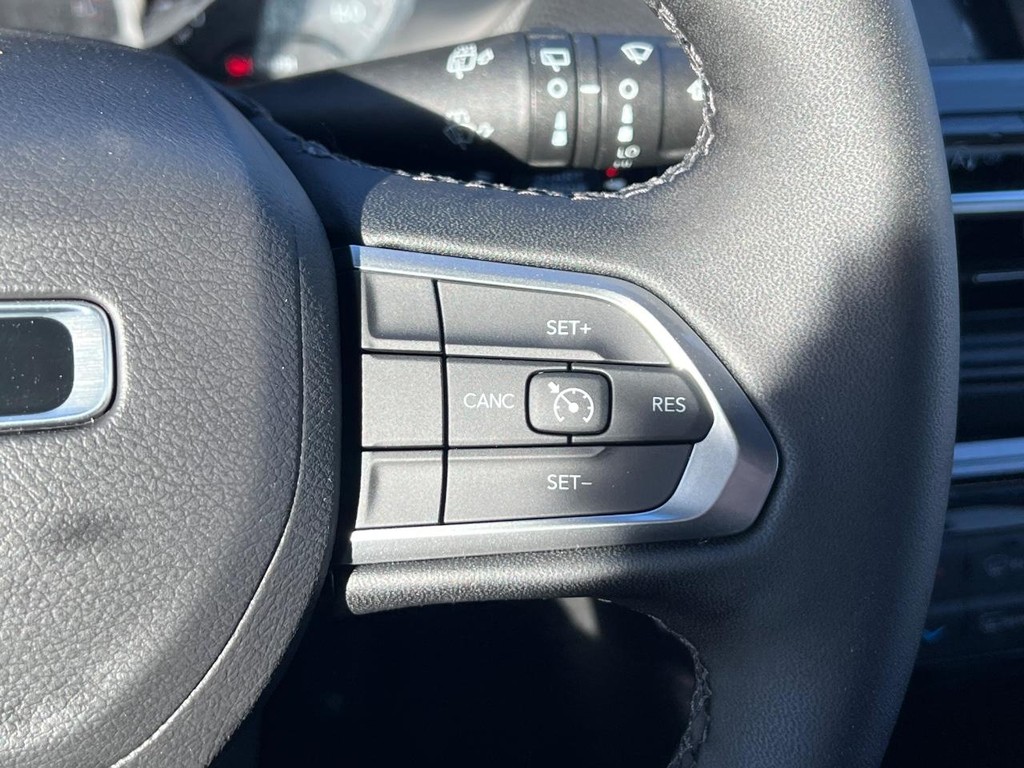 Jeep Compass Vehicle Full-screen Gallery Image 12