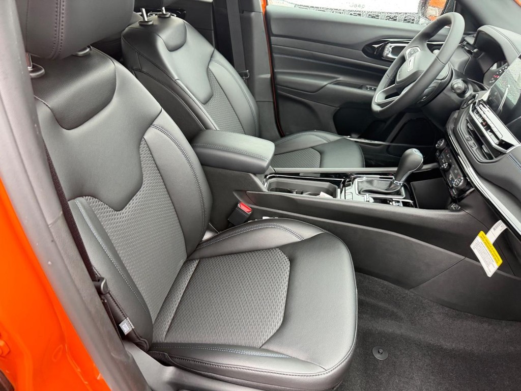 Jeep Compass Vehicle Full-screen Gallery Image 06