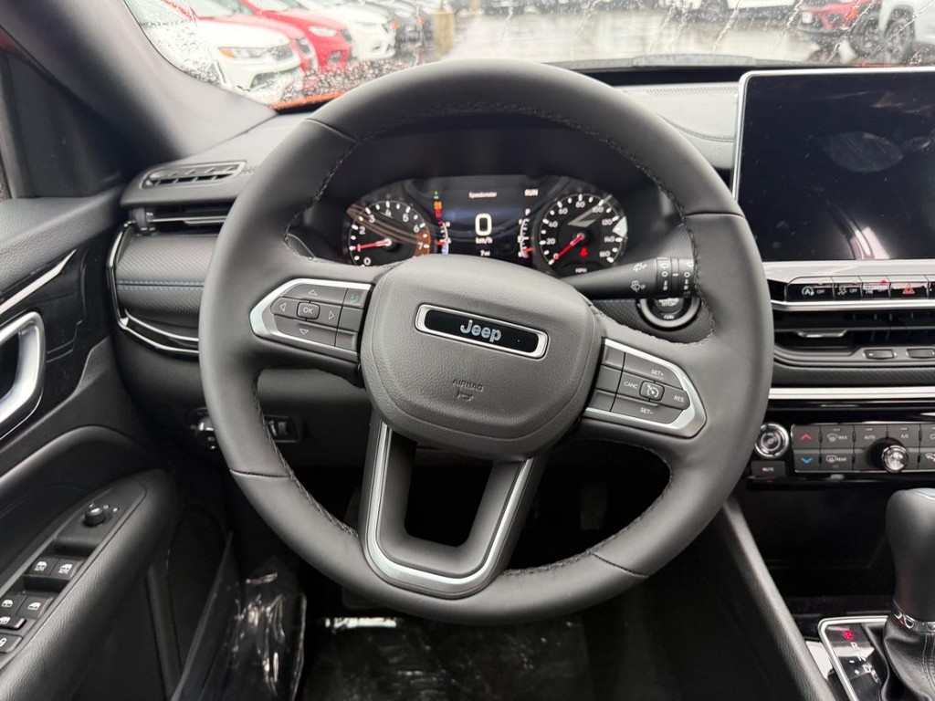 Jeep Compass Vehicle Full-screen Gallery Image 09