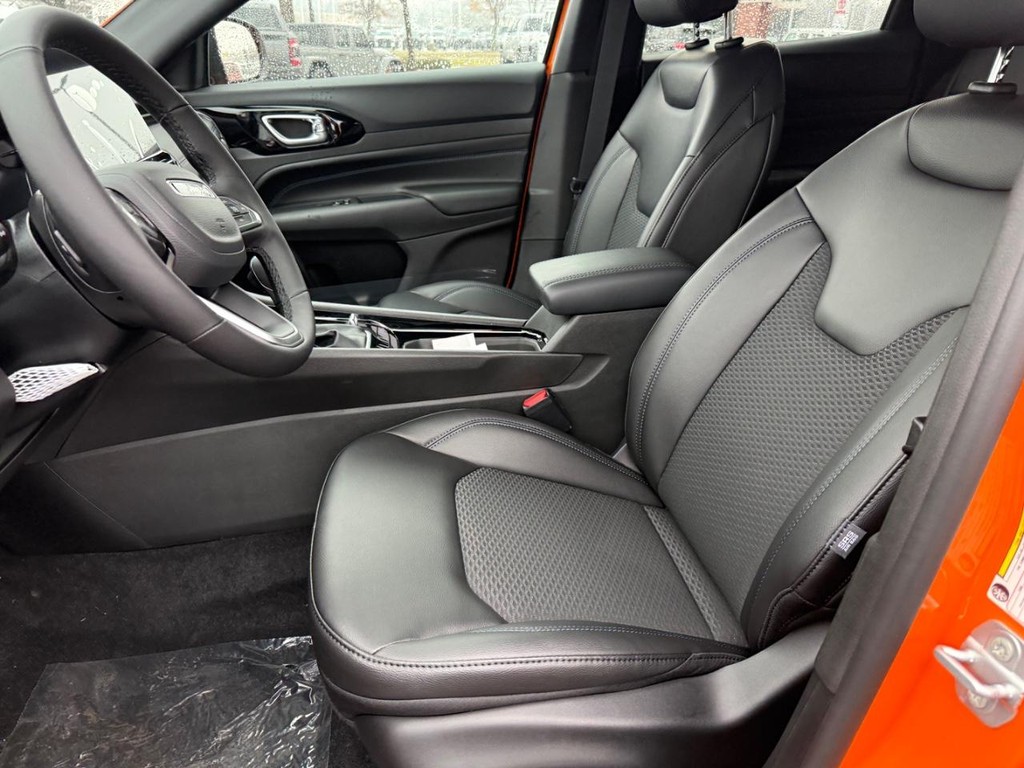 Jeep Compass Vehicle Full-screen Gallery Image 12