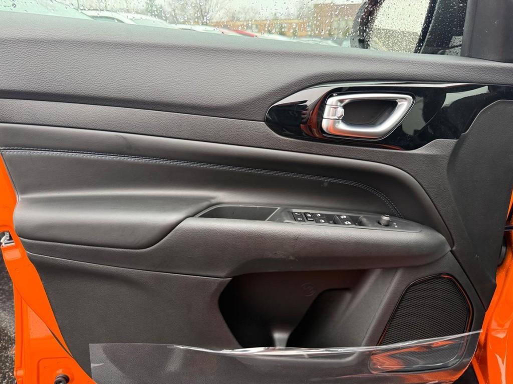 Jeep Compass Vehicle Full-screen Gallery Image 14