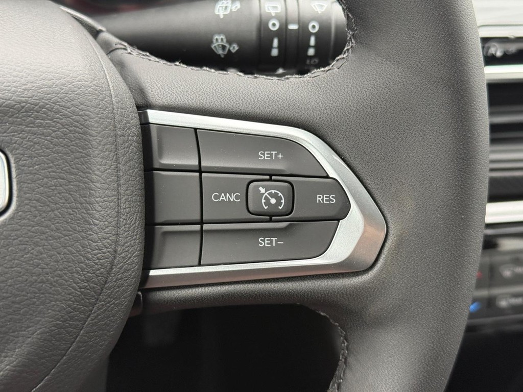 Jeep Compass Vehicle Full-screen Gallery Image 16