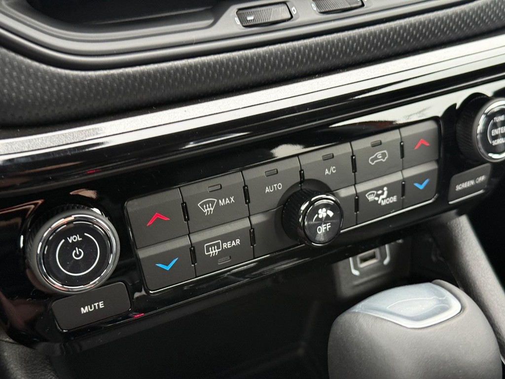 Jeep Compass Vehicle Full-screen Gallery Image 20