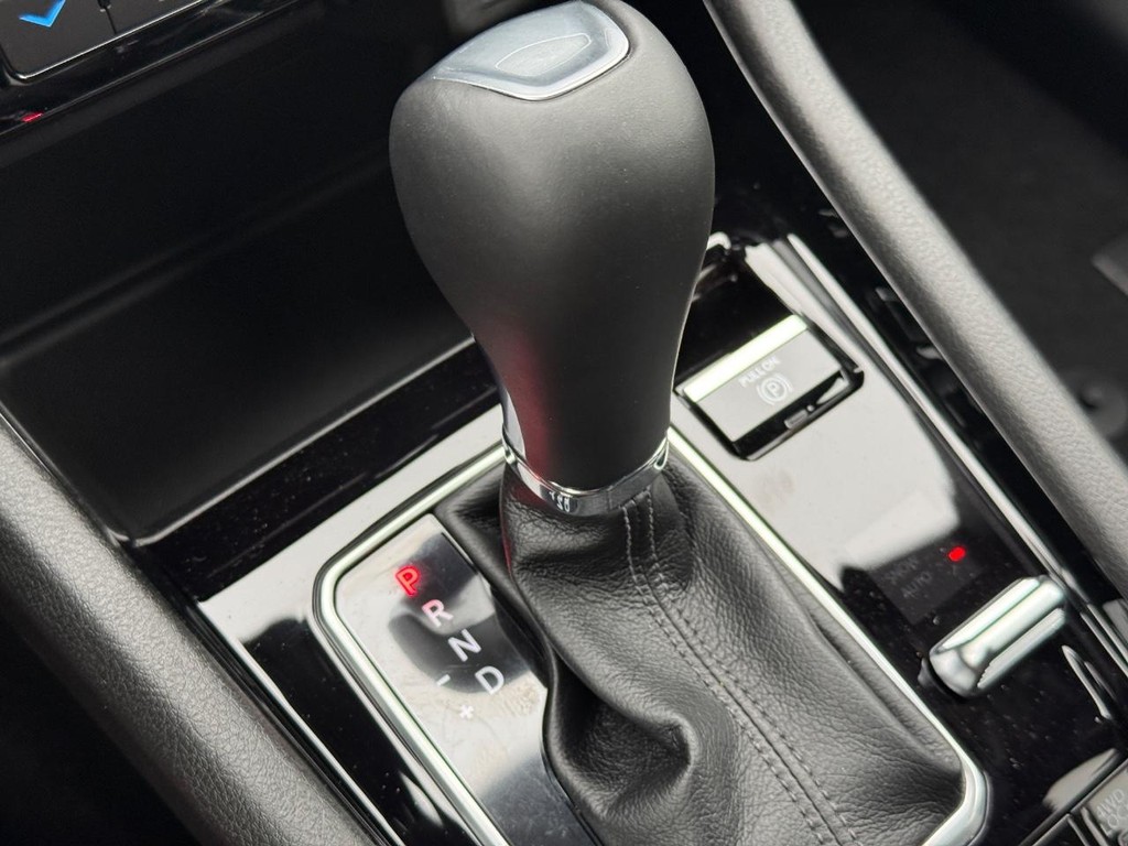 Jeep Compass Vehicle Full-screen Gallery Image 21