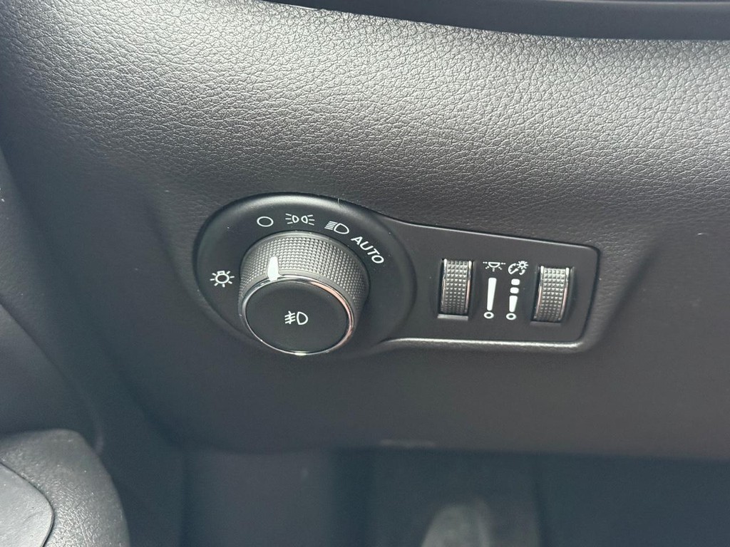 Jeep Compass Vehicle Full-screen Gallery Image 23