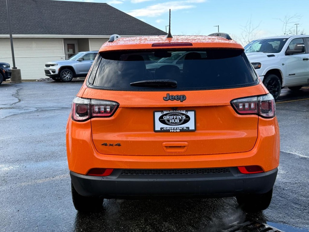 Jeep Compass Vehicle Full-screen Gallery Image 04