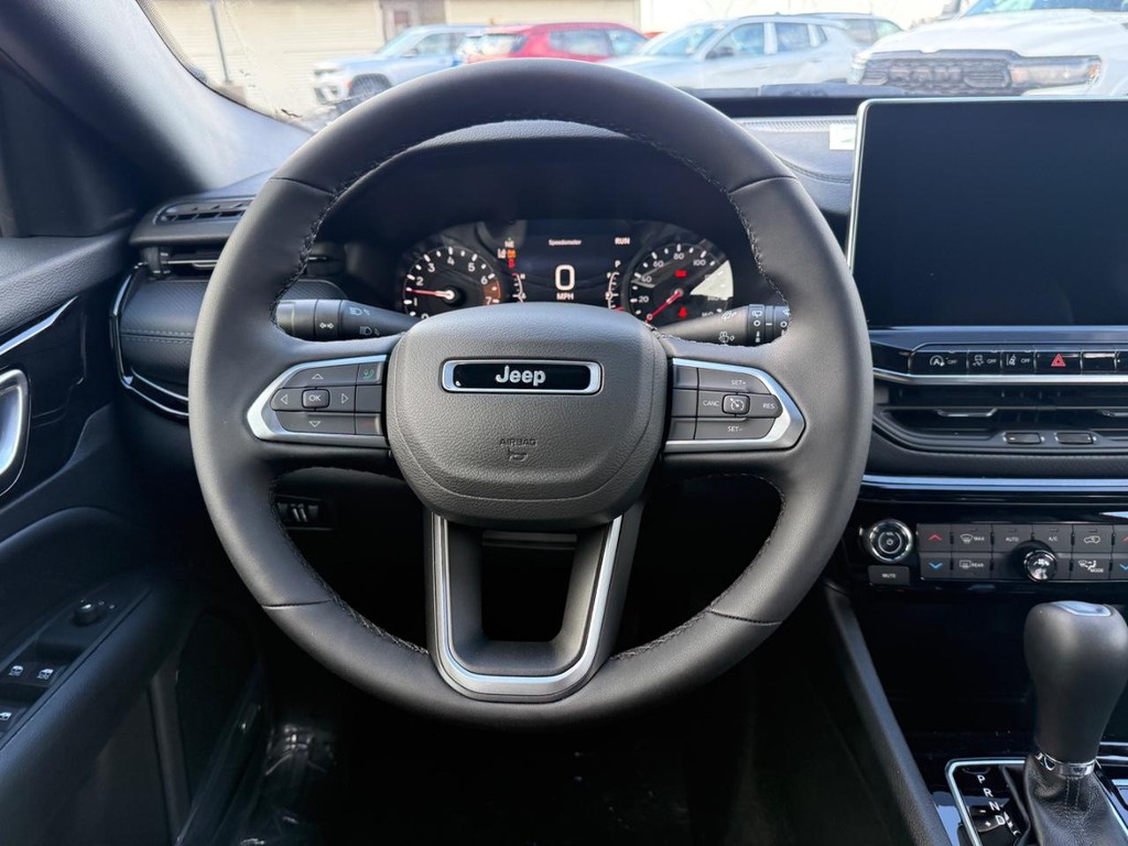 Jeep Compass Vehicle Full-screen Gallery Image 09