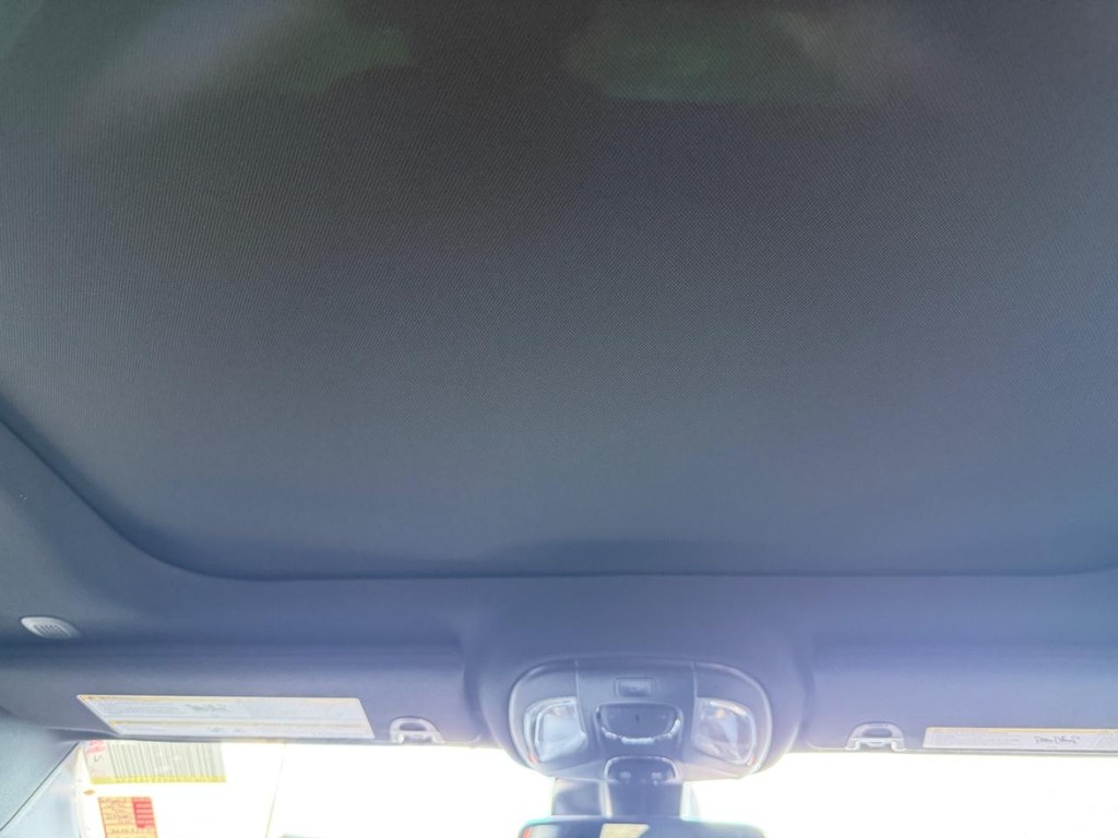 Jeep Compass Vehicle Full-screen Gallery Image 10