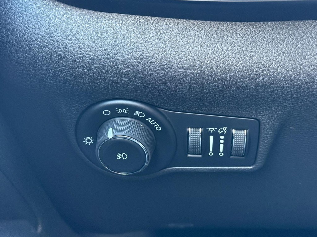 Jeep Compass Vehicle Full-screen Gallery Image 20