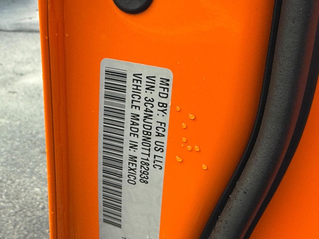 Jeep Compass Vehicle Full-screen Gallery Image 21