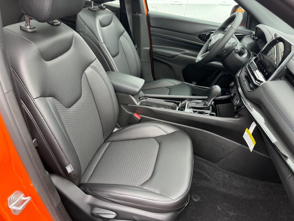 Jeep Compass Vehicle Full-screen Gallery Image 06