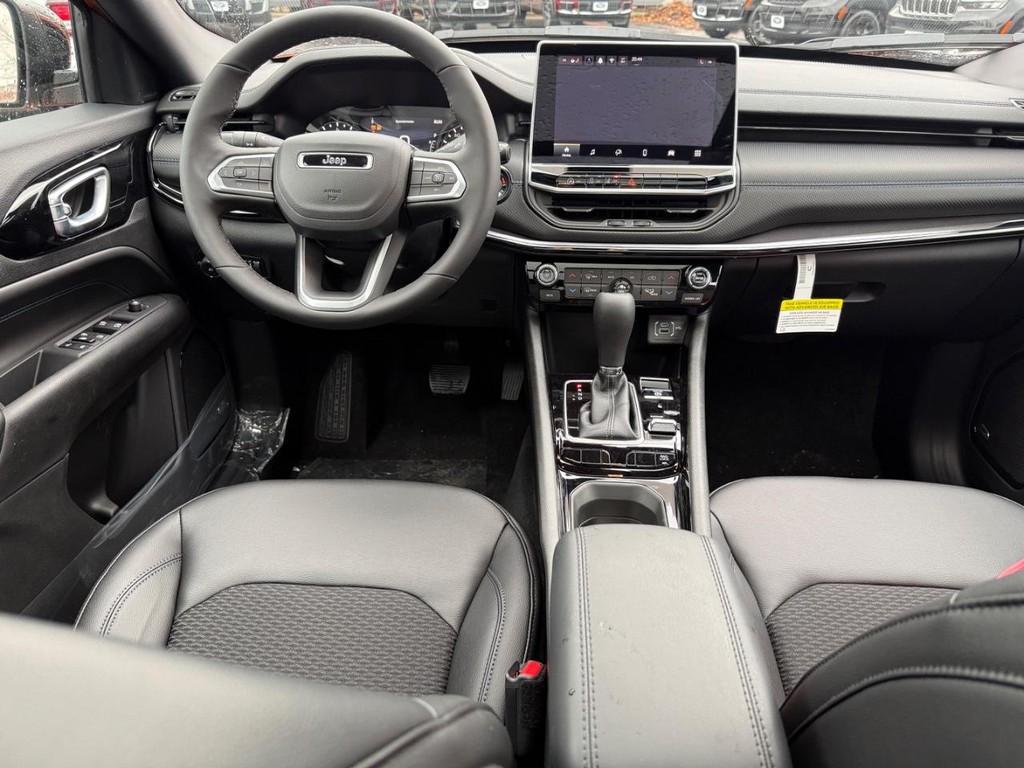 Jeep Compass Vehicle Full-screen Gallery Image 08