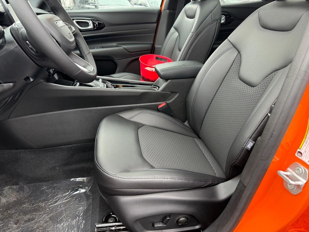 Jeep Compass Vehicle Full-screen Gallery Image 12