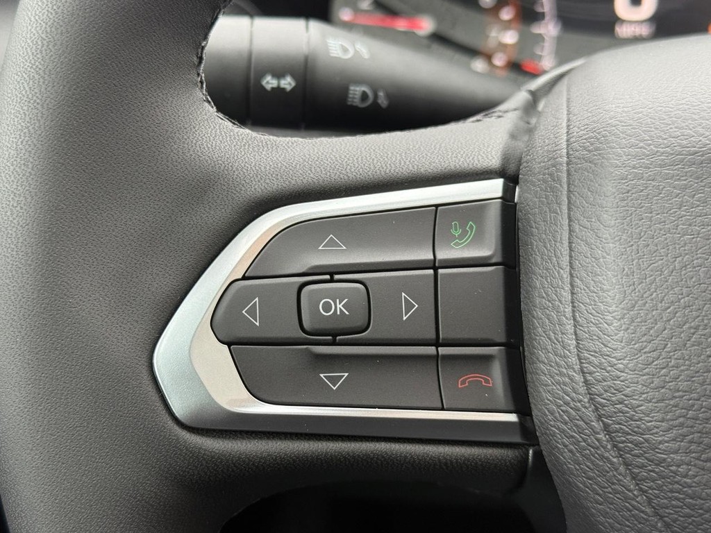 Jeep Compass Vehicle Full-screen Gallery Image 14