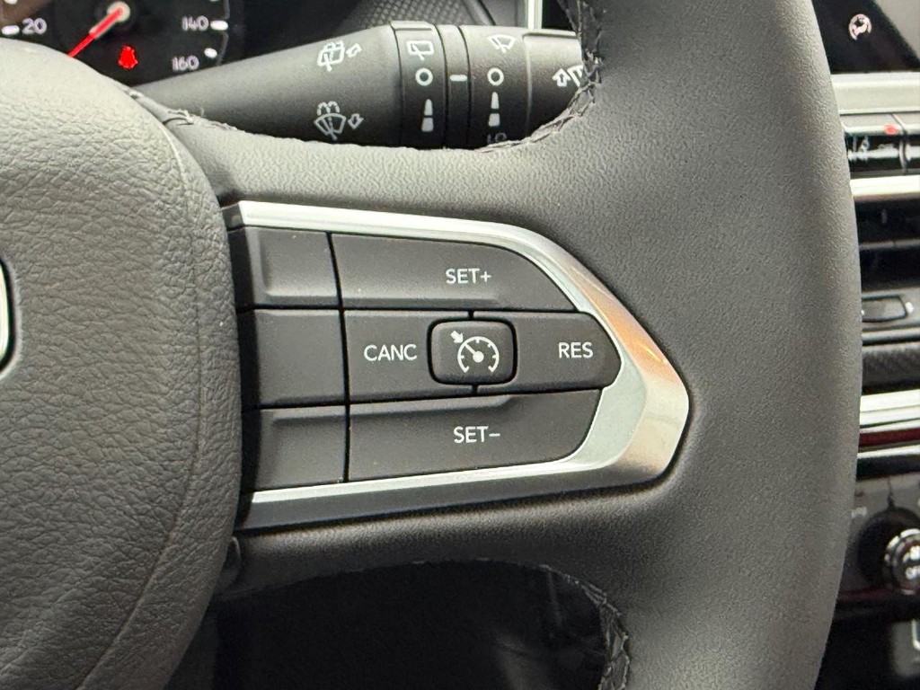 Jeep Compass Vehicle Full-screen Gallery Image 15