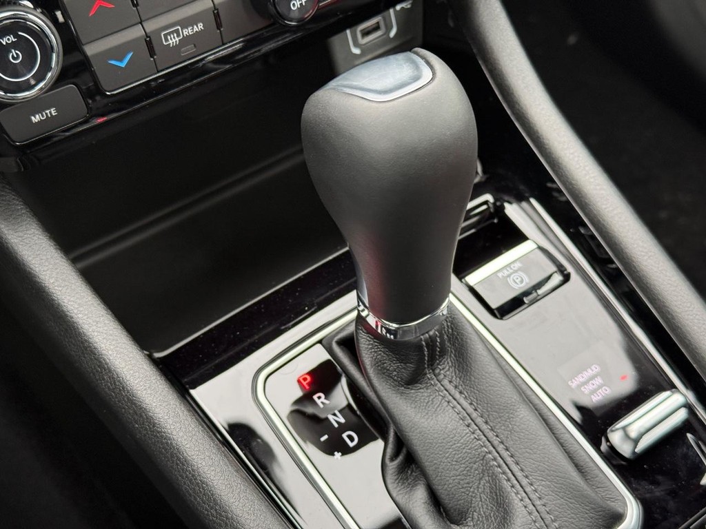 Jeep Compass Vehicle Full-screen Gallery Image 19