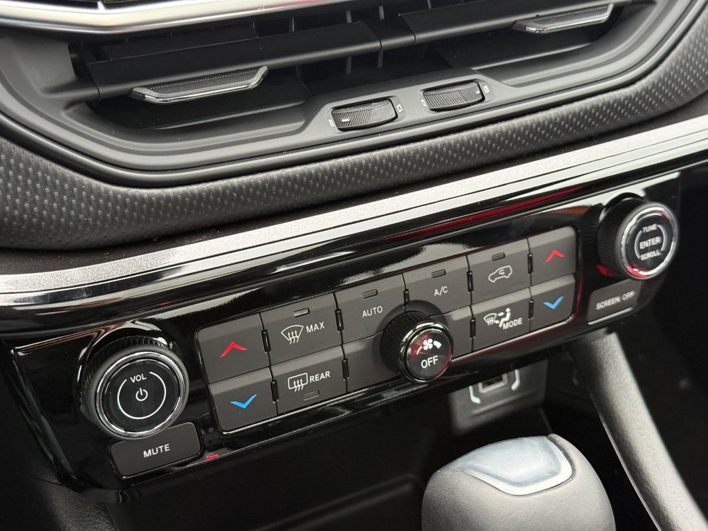 Jeep Compass Vehicle Full-screen Gallery Image 20