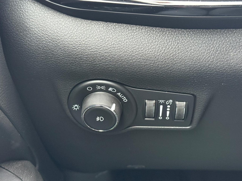 Jeep Compass Vehicle Full-screen Gallery Image 21