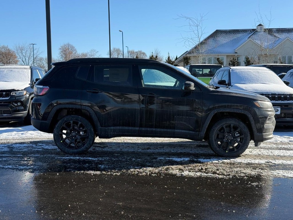 Jeep Compass Vehicle Full-screen Gallery Image 02